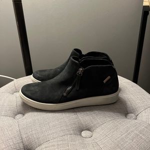 Ecco side zip bootie/sneaker